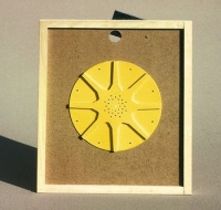 Chasse-abeille à 8 sorties, en plastique, monté sur plateau couvre-cadre 43x50 cm
